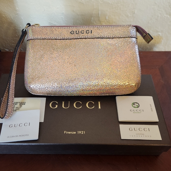 Gucci Iridescent Crackle Salmon Wristlet Clutch - Picture 1 of 8